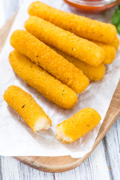 Gebratene Mozzarella-Sticks