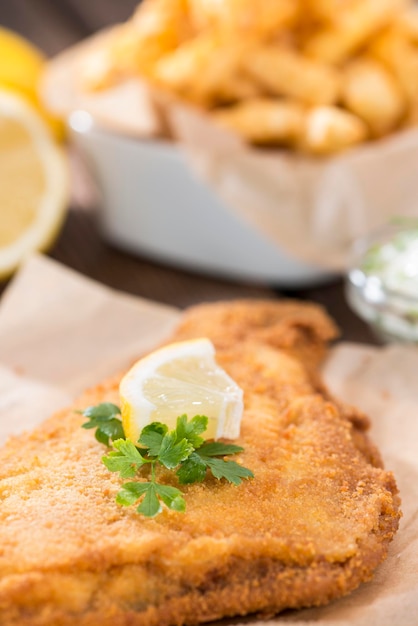 Gebratene Scholle mit Pommes frites