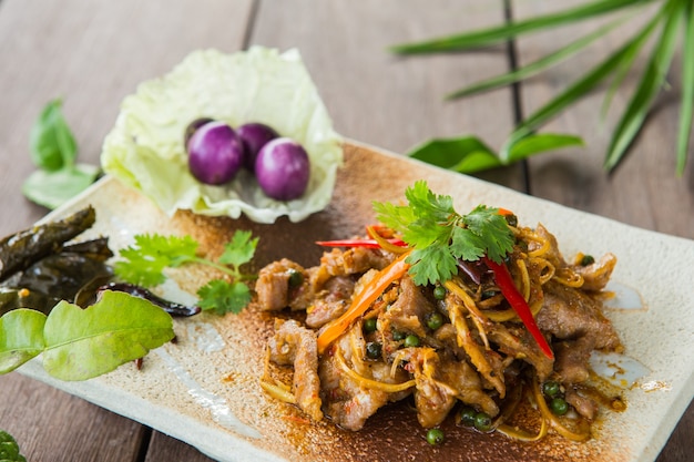 Gebratene würzige Wildschwein Essen Thailand kulinarische Kräuter