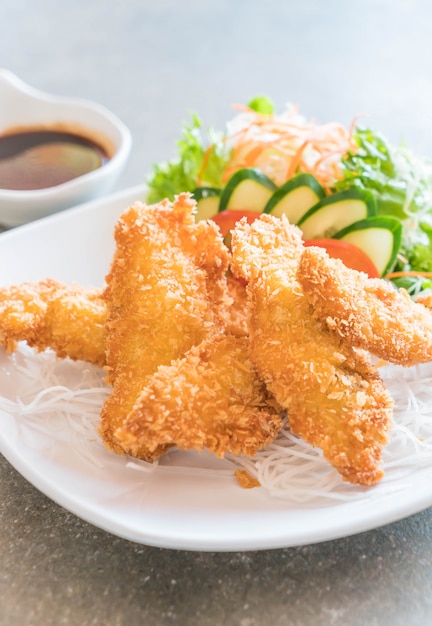 Gebratener Fisch mit Tonkatsu-Sauce