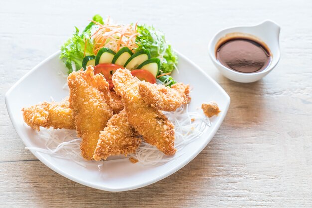 Gebratener Fisch mit Tonkatsu-Sauce