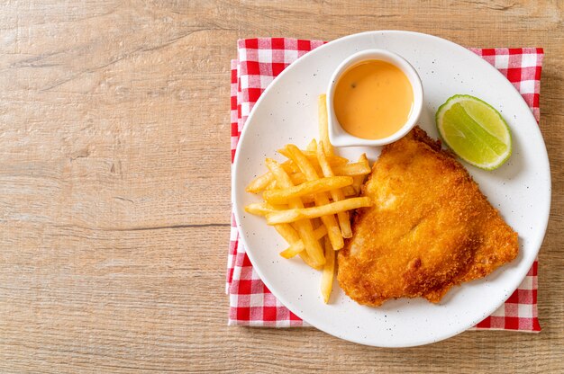 gebratener Fisch und Pommes