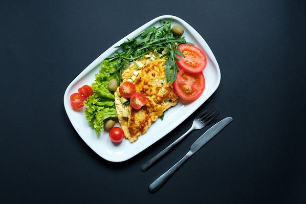 gebratener Tofu mit Tomaten und Rocula