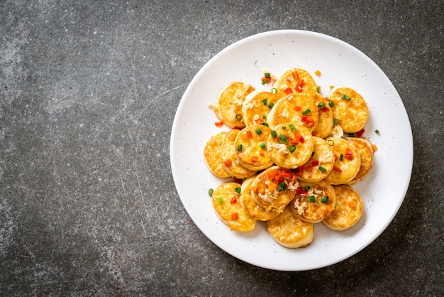 gebratener weicher Ei Tofu mit Knoblauch