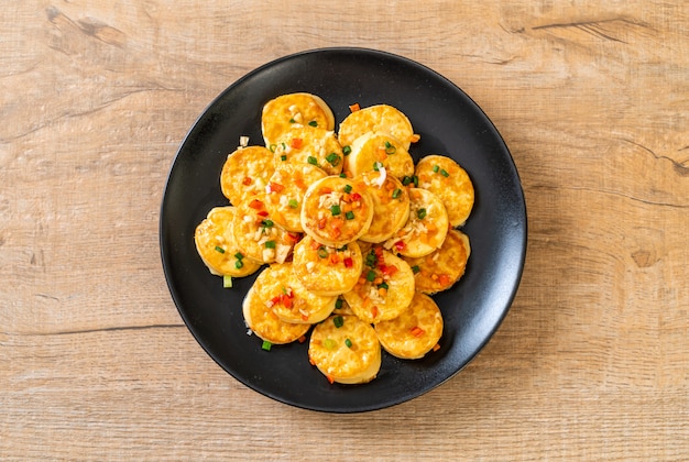 gebratener weicher Ei Tofu mit Knoblauch