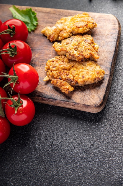 Gebratenes Gehirn Schweinefleisch Innereien Fleisch Snack gesunde Mahlzeit Lebensmittel Snack Diät auf dem Tisch Kopie Raum Essen