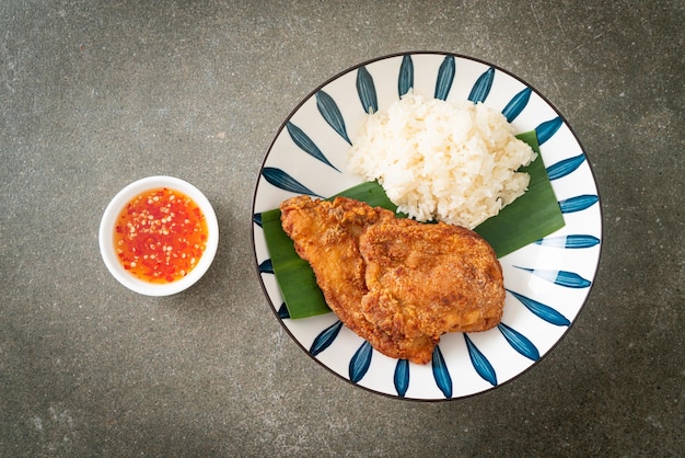 Gebratenes Hähnchen mit Klebreis