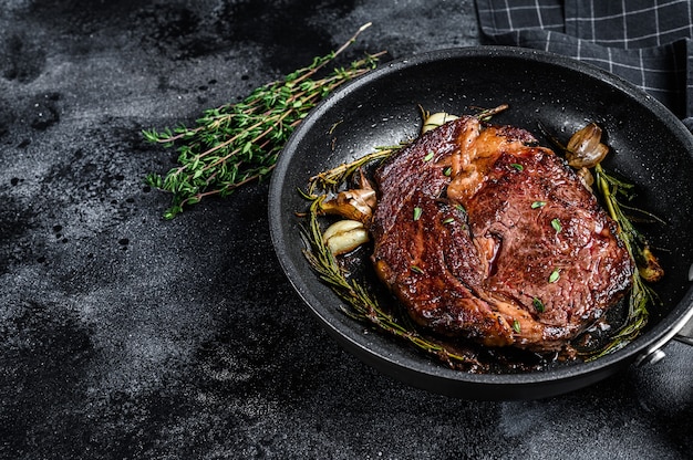 Gebratenes Rib-Eye-Steak, Ribeye-Rindfleisch in einer Pfanne.