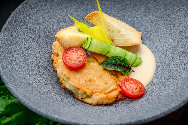 Gebratenes Schweinehirn mit Sahnesauce