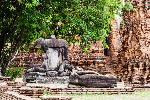 Gebrochener Buddha in Ayuttaya, Thailand