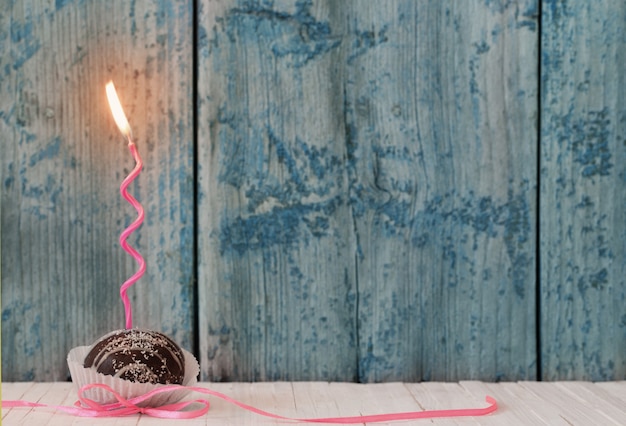 Geburtstag Cupcakes auf Holztisch