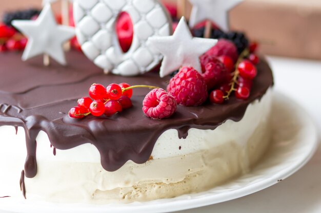 Foto geburtstagskuchen für 6 jahre geburtstagskuchen vogelmilchkuchen mit schokoladenflecken