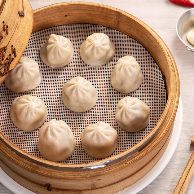 Gedämpfte Schweinefleischsuppenknödel namens Xiao Long Bao in Taiwan