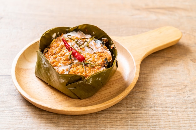 gedämpfter Fisch mit Curry-Paste