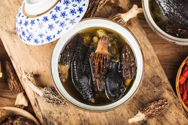 Gedämpftes Huhn mit chinesischer Morchelküche