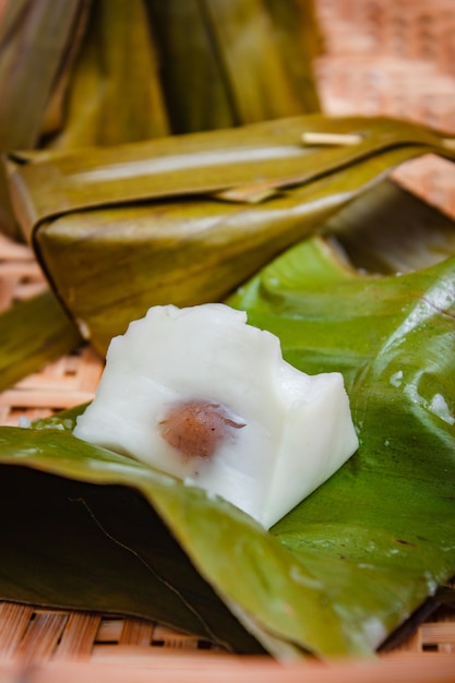 Gedämpftes Mehl mit Kokosnussfüllung