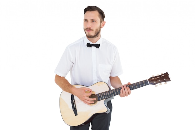 Geeky Hippie, der die Gitarre spielt