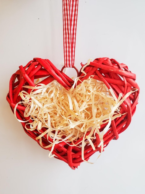 Geflochtenes rotes Herz Liebe Valentinstag 14. Februar