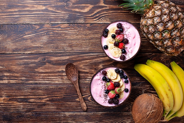 Gefrorene Nachspeise schöne Sahne mit Acai