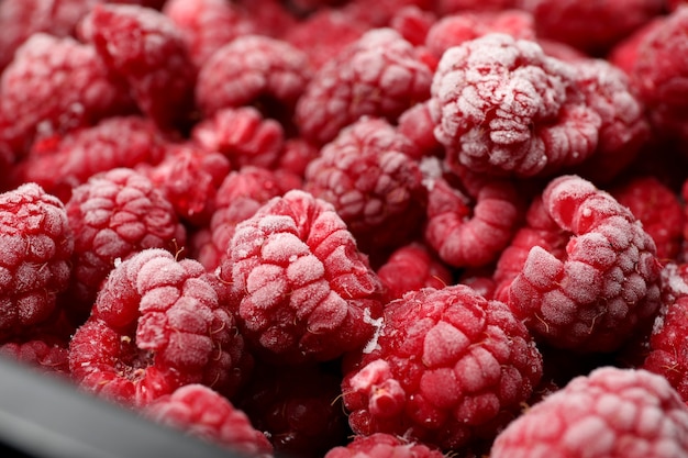 Gefrorene rote Himbeere im ganzen Hintergrund, Nahaufnahme