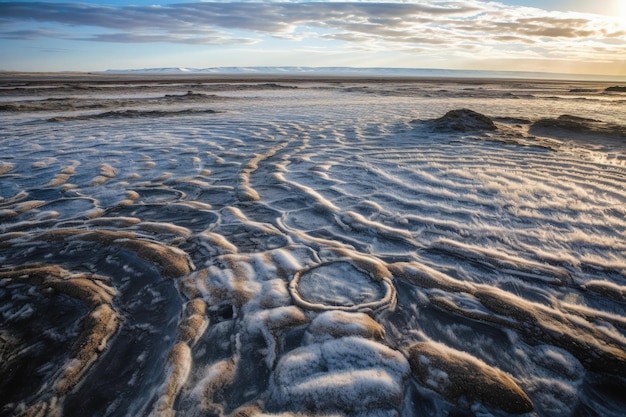 Gefrorene Strandlandschaft mit eisigem Wasser und bewölktem Himmel, erstellt mit generativer KI-Technologie