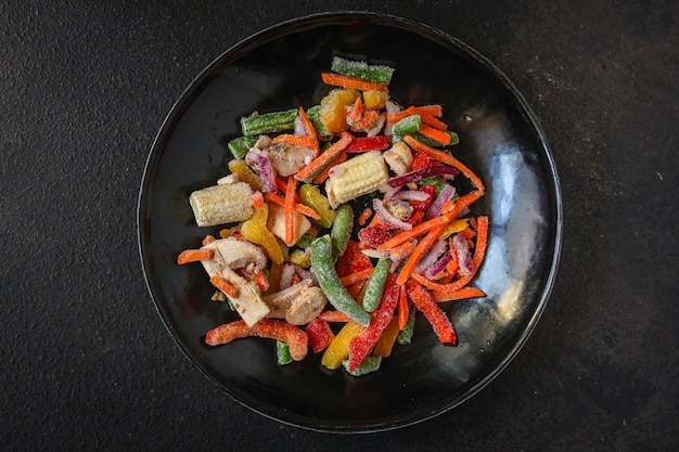 gefrorenes Gemüse mischen Salat