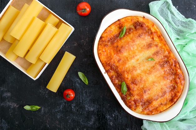 Gefüllte Cannelloni mit Bechamelsauce