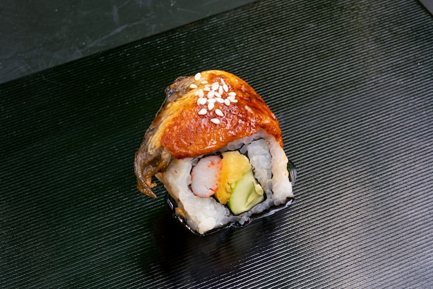 Gegrillte Aalsushi-Rolle