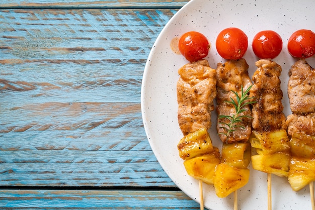 Gegrillte Barbecue-Schweinefleischspieße