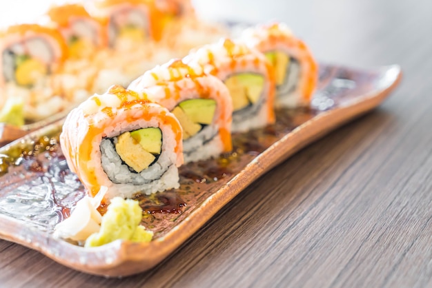 gegrillte Lachs Sushi-Rolle