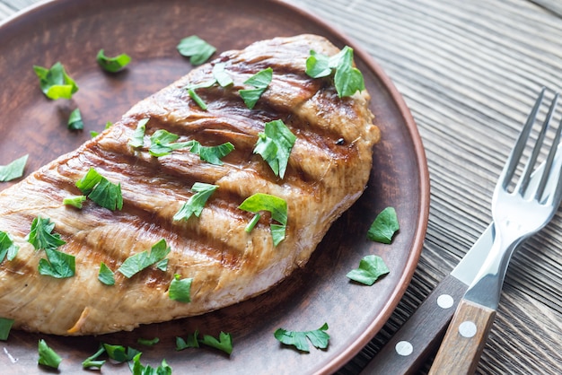 Gegrillte Putenbrust mit Petersilie