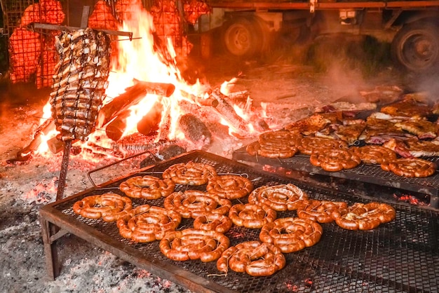 Foto gegrillte schweinswurst la pampa patagonien argentinien