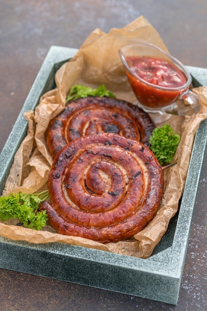 Gegrillte Spiralwürste