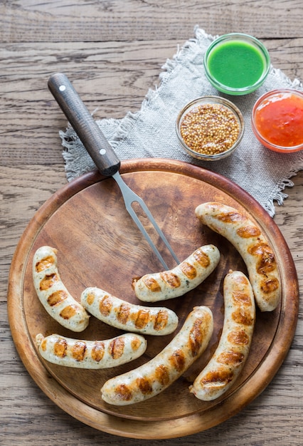 Gegrillte Würstchen mit Brezeln