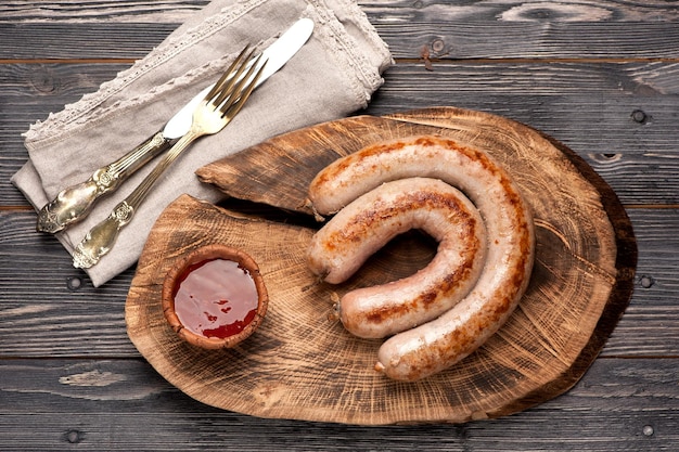 Foto gegrillte würstchen