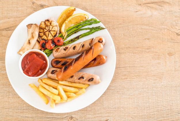 gegrillte Wurst mit Gemüse