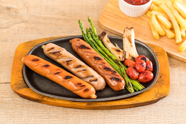 gegrillte Wurst mit Gemüse