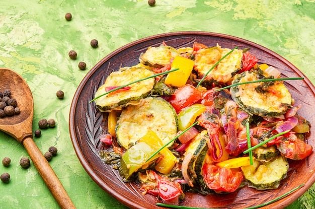 Gegrillte Zucchini auf Griechisch