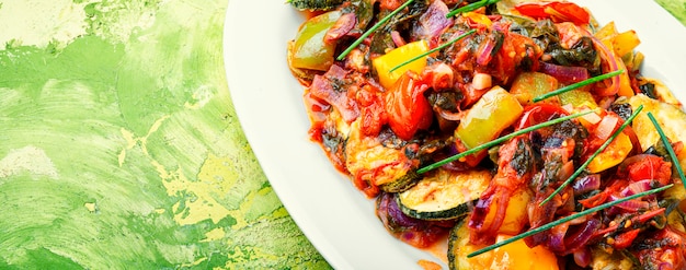 Gegrillte Zucchini auf Griechisch