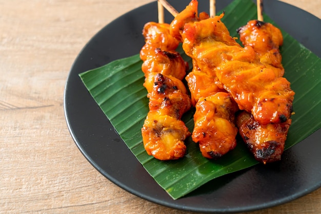 gegrillter Hähnchenspieß im asiatischen Streetfood-Stil