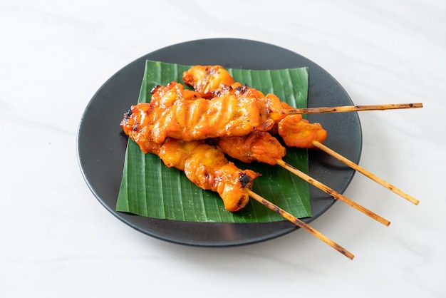 gegrillter Hähnchenspieß im asiatischen Streetfood-Stil