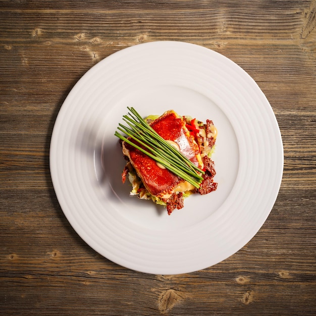 Gegrillter Käse mit Salat