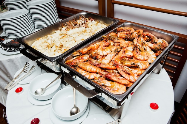 Gegrillter Shrimps Gegrillter Squid vom Buffet