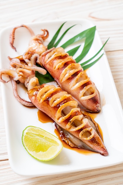 Gegrillter Tintenfisch mit Teriyaki-Sauce