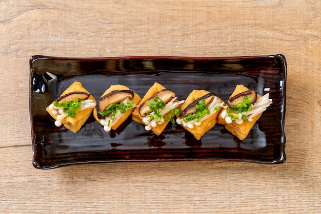 Gegrillter Tofu mit Shitake Mushroom und Golden Needle Mushroom