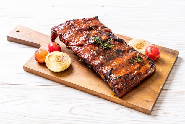 Gegrilltes Barbecue Ribs Schweinefleisch