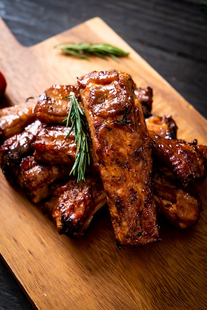 Gegrilltes Barbecue Ribs Schweinefleisch