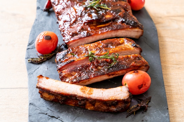 Gegrilltes Barbecue Ribs Schweinefleisch