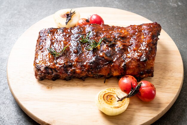 Gegrilltes Barbecue Ribs Schweinefleisch