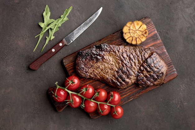 Foto gegrilltes fleisch mit gemüse